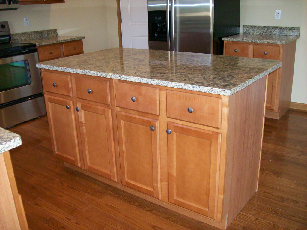 Kitchen Project Photo Gallery, Natural Maple Cabinets With White Quartz Countertops